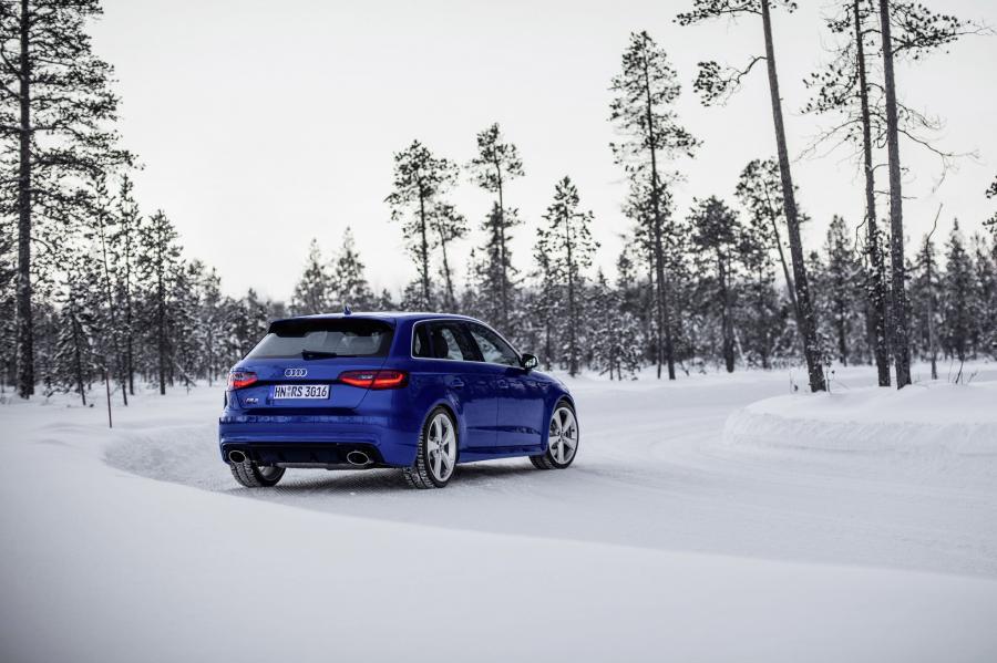  Audi RS3 Sportback 2015 года  (WW) (фото 24 из 38)